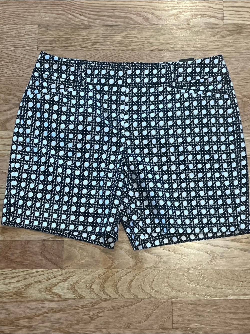 White House Black Market 5in Rattan Prt Short Signature Collection Women’s Sz 6
